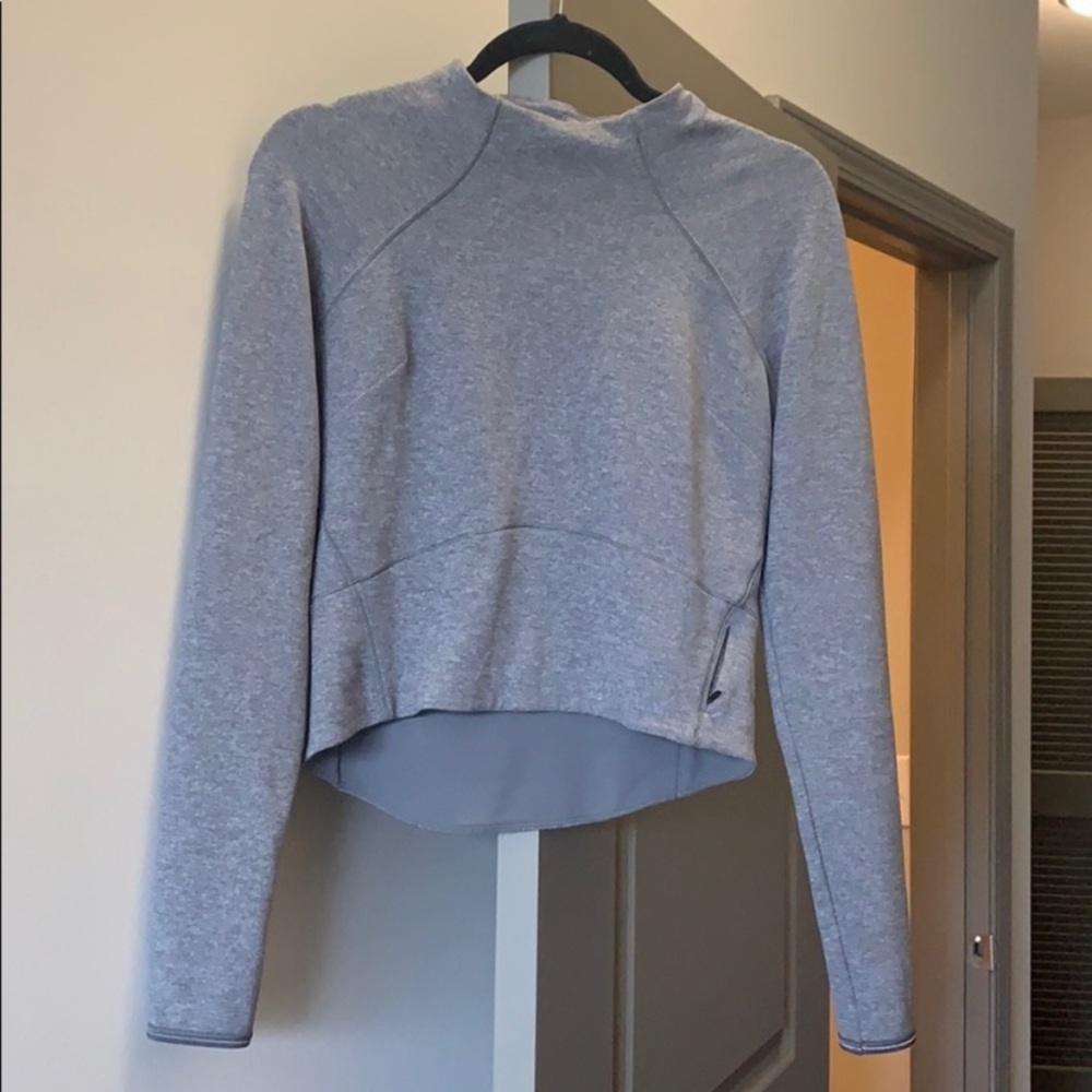 Lululemon grey cropped running top